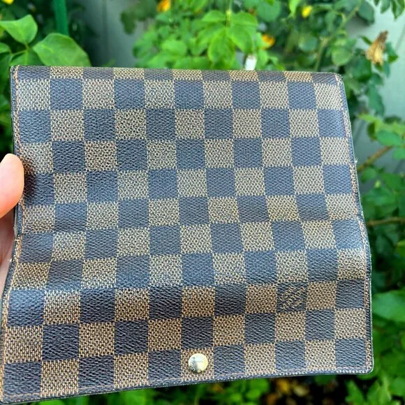 Authentic Louis Vuitton Damier long bifold wallet - Picture 2 of 12